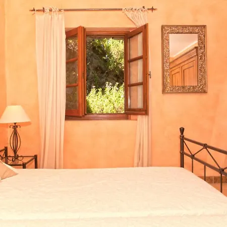 Campu Latinu Apartment *