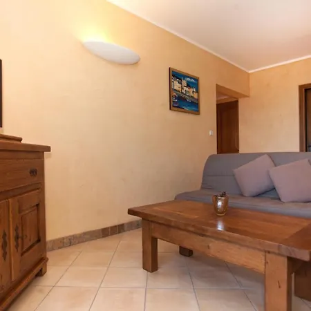 Campu Latinu Apartment *